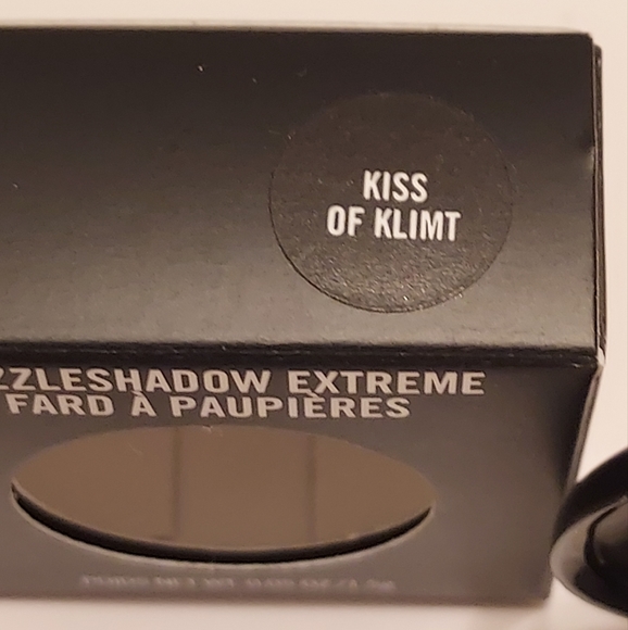 MAC Dazzleshadow Extreme Eye Shadow *KISS OF KLIMT* / .05 oz / New in box - Picture 4 of 5